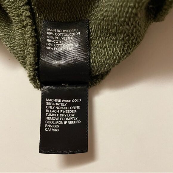 Zella ~ green crewneck pullover ~ size Small ~ front detail - Picture 5 of 7